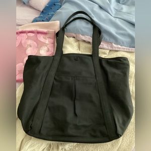 Lululemon black zippered tote